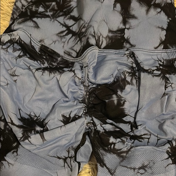 Yeoreo Professional Blue and Black Tie-Dye Leggings. - Picture 6 of 6